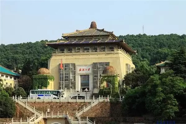 學(xué)校1.webp.jpg