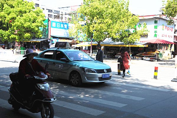 武漢4月8日將恢復(fù)出租車運營 乘客憑綠碼掃碼實名登記乘車