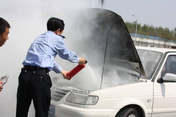 武漢高溫天氣如何預防汽車自燃 停車注意事項