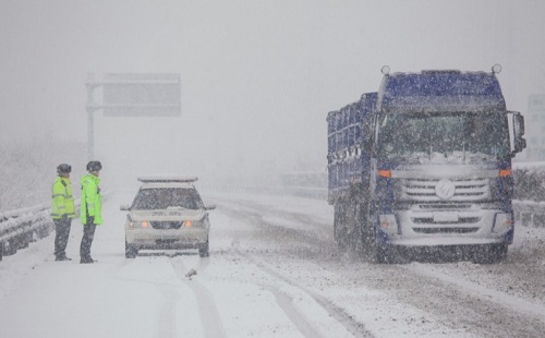 下大雪高速能走嗎 下大雪飛機火車停運嗎