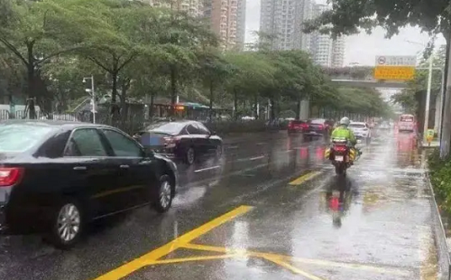 車被困水中怎么辦 雨天出行安全指南