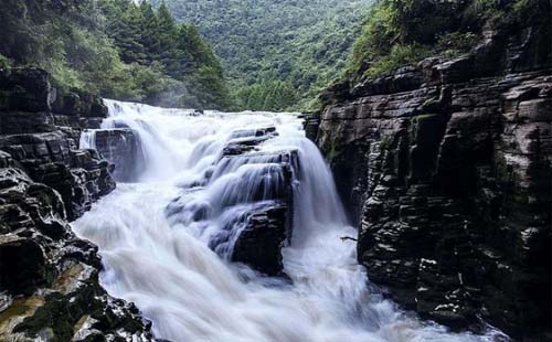 8月9日騰龍洞景區(qū)已達(dá)最大預(yù)約量 暫停未預(yù)訂游客入園通知